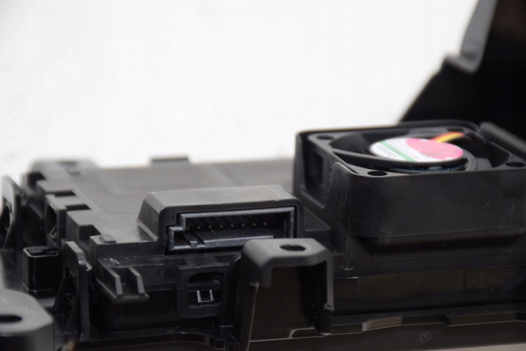 фото №7, Bmw 7 i7 g70 підставка na телефон зарядний пристрій індукційна wireless зарядка