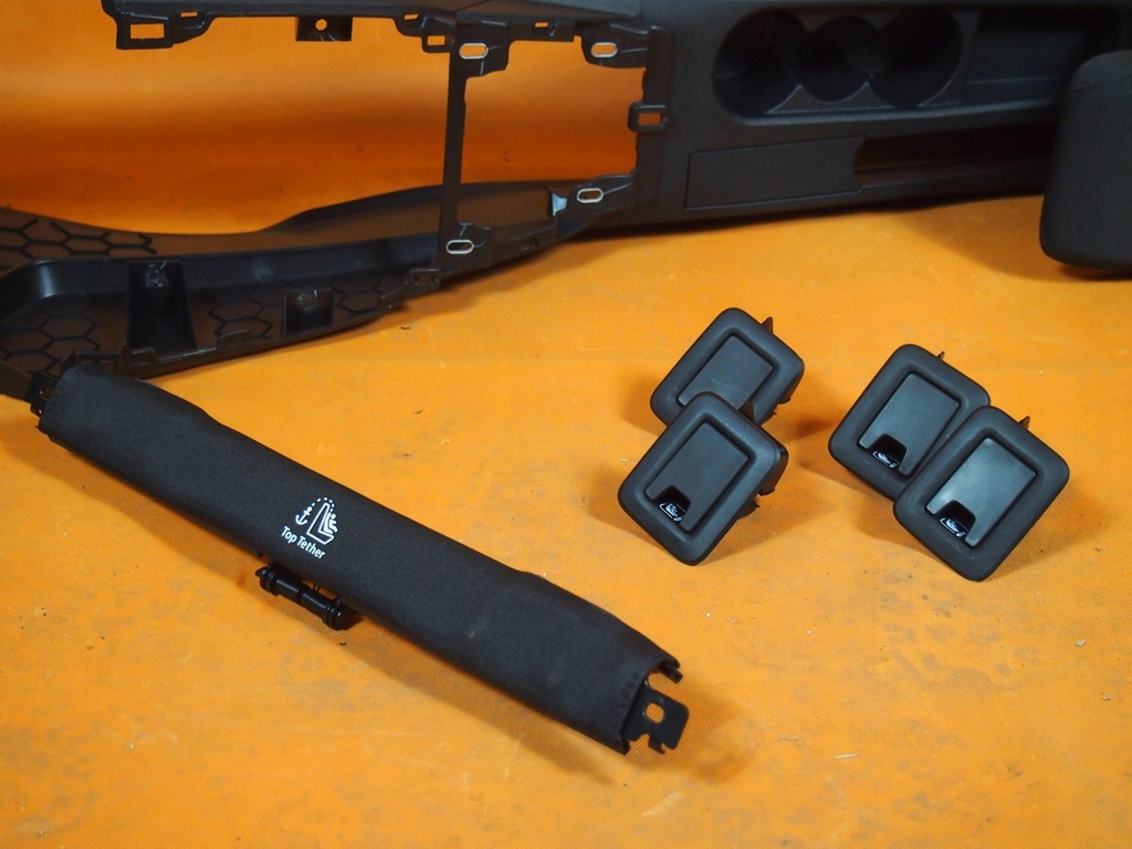 фото №10, Audi a1 gb 82 сиденья заднее сиденье туннель подогрев