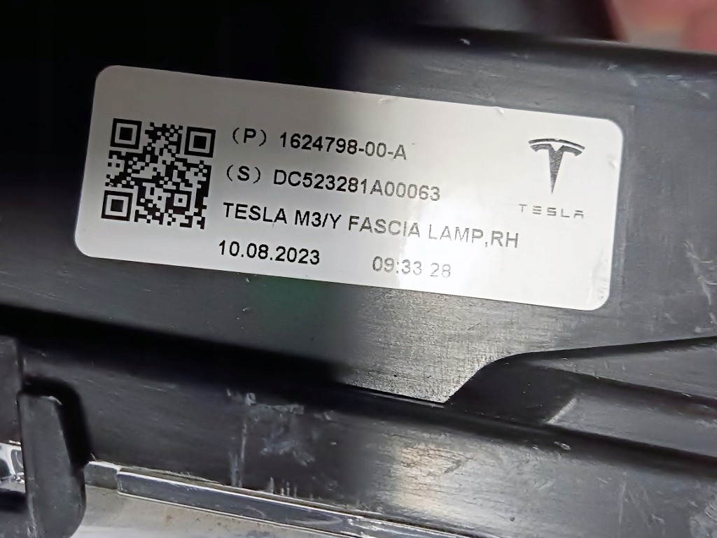 Tesla model 3 рестайлінг  y протитуманна фара правий 162479800a Зі Шроту