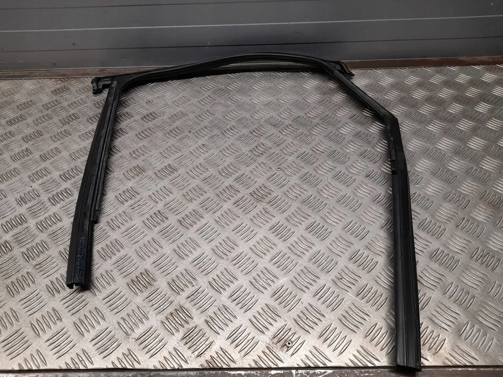 фото №5, Audi q5 sq5 80a839440a задняя сторона правая уплотнители