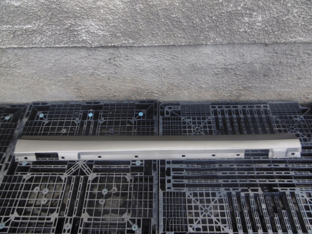 фото №1, Накладка молдинг порог правая 798 mercedes w204