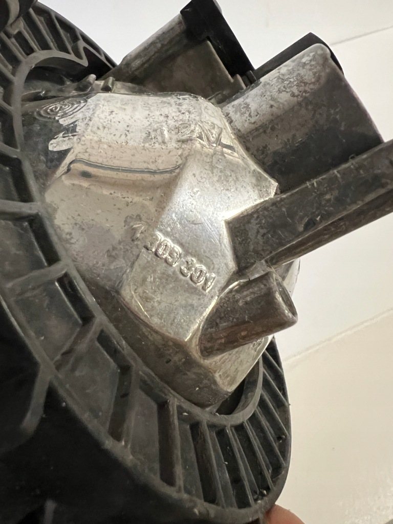 02at03bpl2151 mini 1305301 лампа противотуманная фара противотуманная правая левая 2015r с Разборки