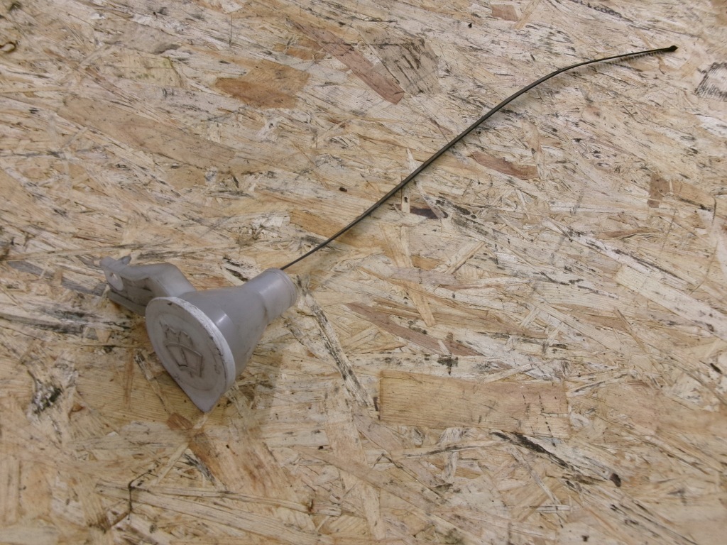 фото №1, Citroen c-crosser заливна горловина бачок омивача