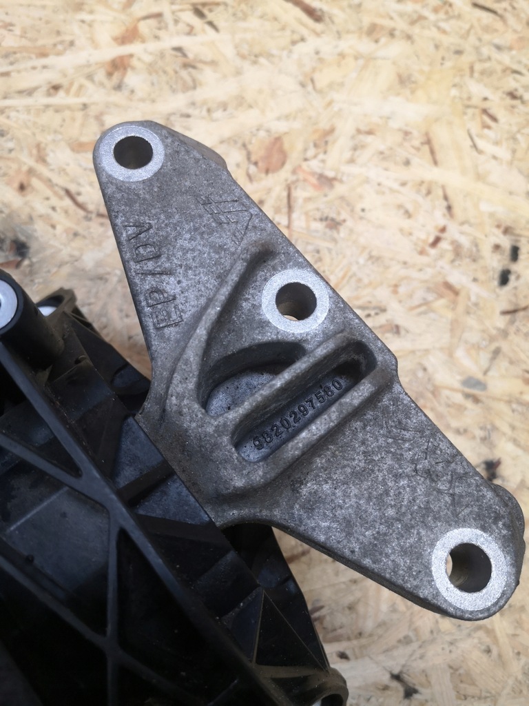 фото №8, Peugeot rifter berlingo iv кронштейн подушка двигателя 9820297580 1.5 hdi