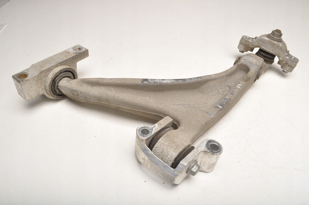 фото №1, Volvo xc60 ii рычаг правый перед 31360700