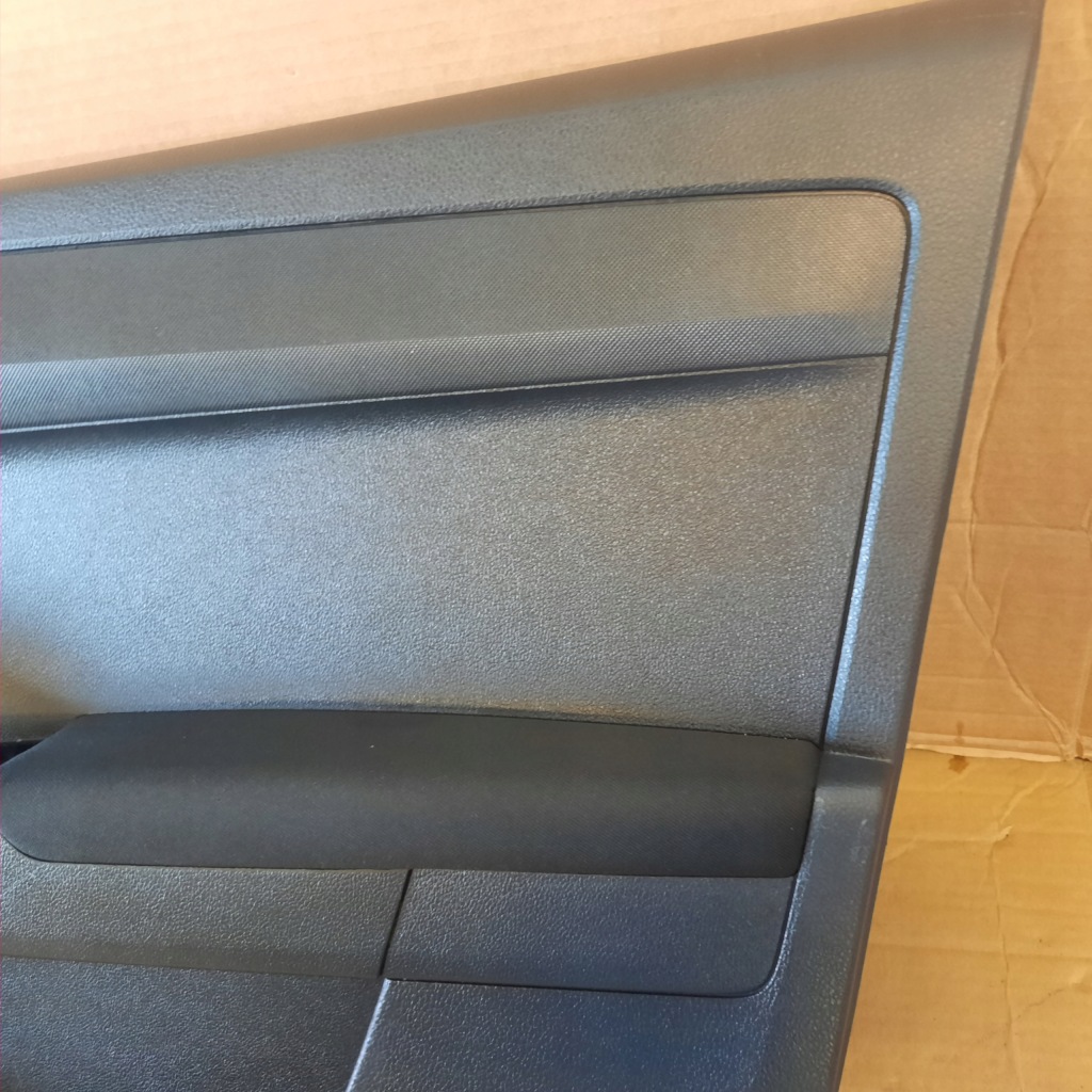 Skoda fabia 3 hb обшивка дверь правый перед 6v1867014j с Разборки