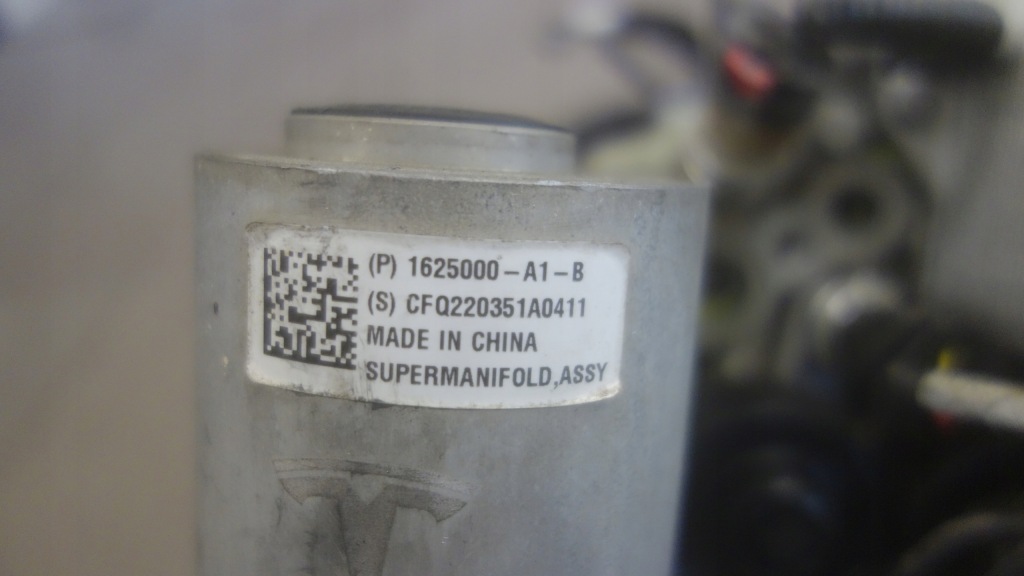 Tesla 3/y насос тепла supermainfold 1625000-a1-b Недорого