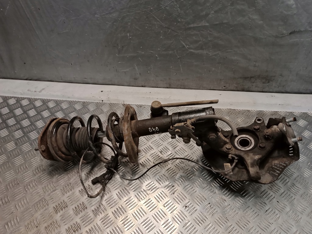 Амортизаторна стійка лівий перед toyota auris i 2007r 1.4d Зі Шроту