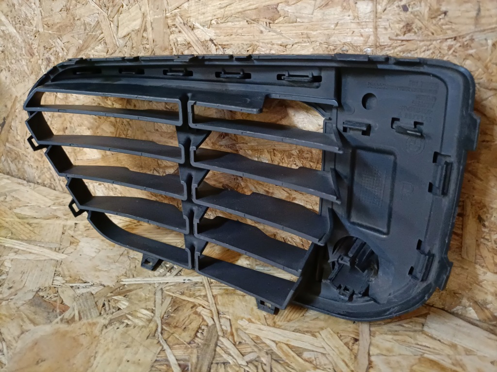 Bmw x1 f48 решётка бампера правый  перед 51117354778 Киев