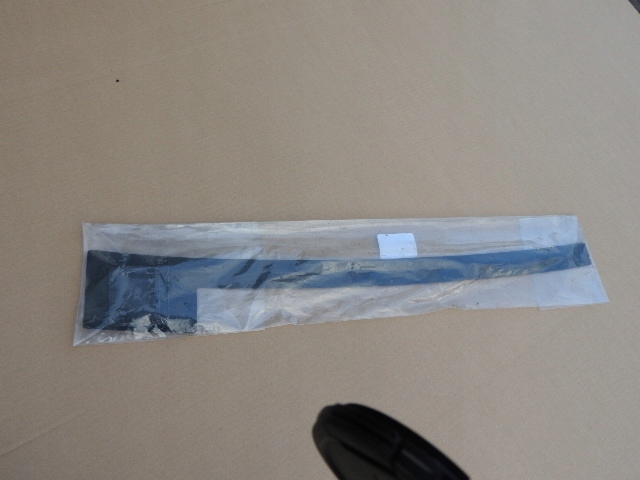 фото №1, Audi a8 молдинг защитная бампера задняя 4n0