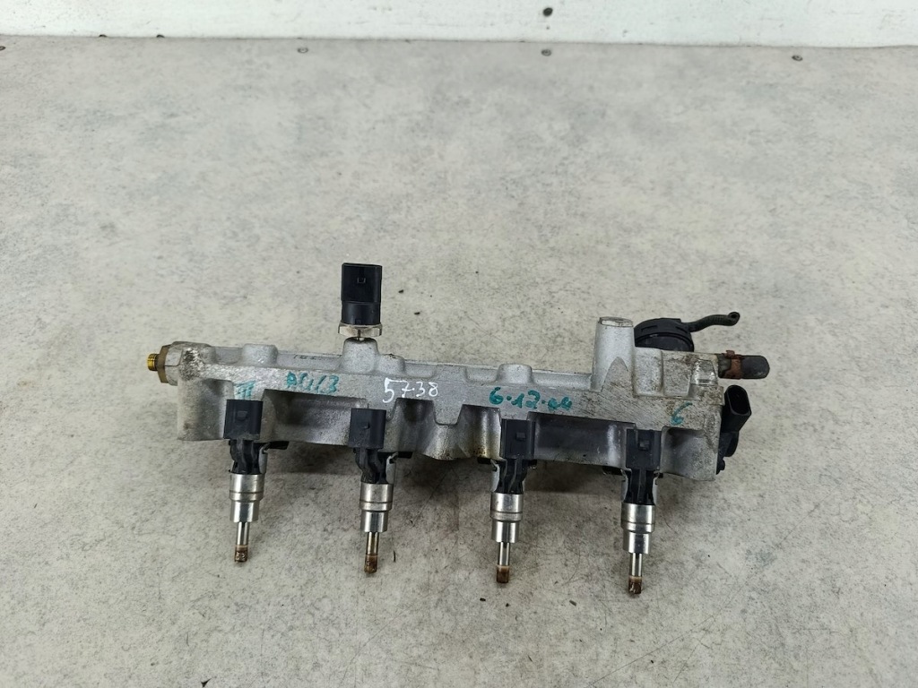 Молдинг впрыскная бензин skoda octavia 2 03c133204 1.6 fsi с Разборки