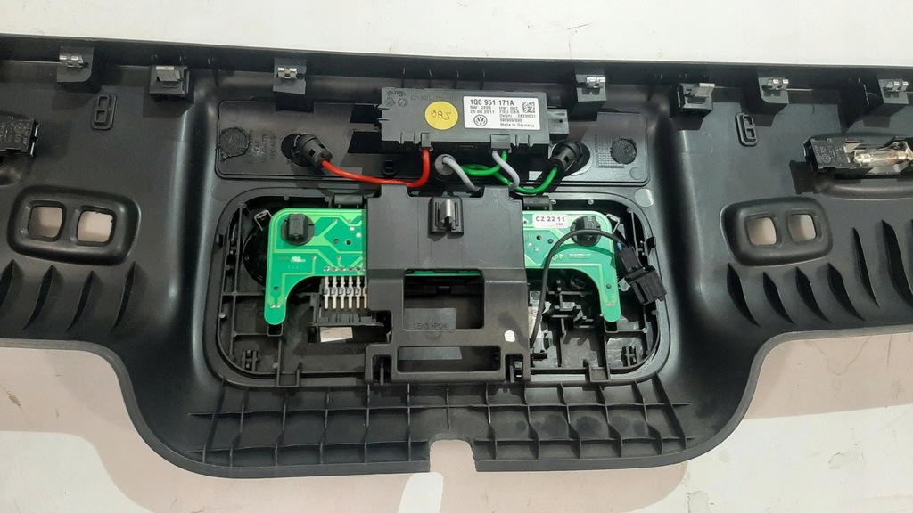 фото №8, Vw golf vi cabrio молдинг кровельная лампа 5k7867360