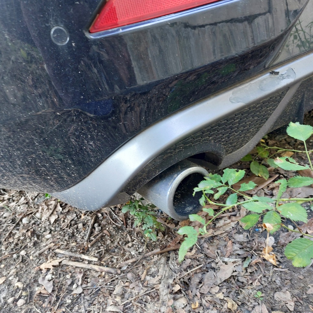 Volvo v40 ii 2014 r-design бампер задній kompletny колір 452-46 pdc напрямні в Україні