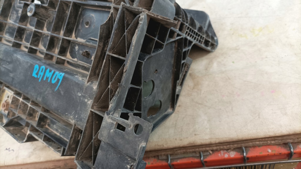 фото №10, Dodge ram 09- основание аккумулятор usa 68095940af