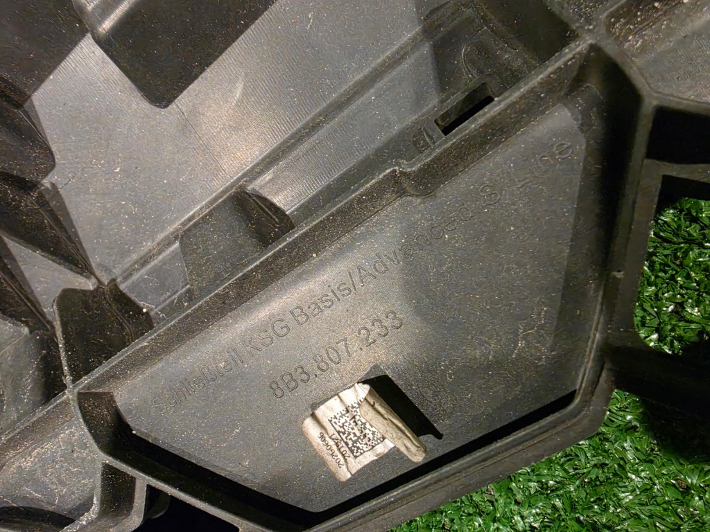 Кронштейн підсилювач каркас бампера перед audi a5 b10 8b3 8b3807233a Зі Шроту