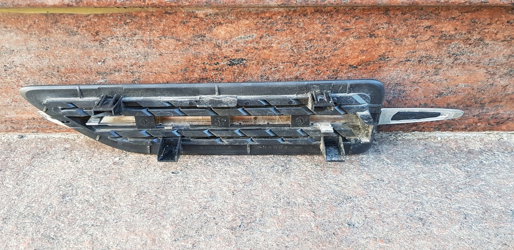 фото №13, Mercedes-benz оригинальный номер r172 a1726900479 решётка заглушка крыло