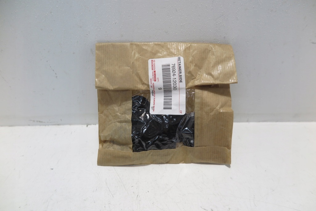 фото №1, Кліпса заглушка накладки порога поріг toyota lexus 76924-12030