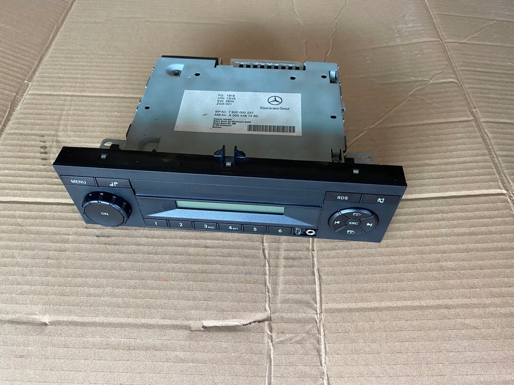 фото №1, Mercedes actros mp4 a0004467462 радіопрогравач 2018r