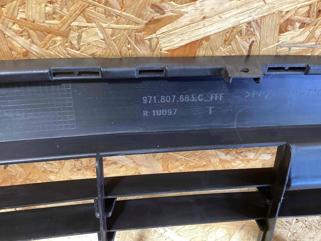 фото №8, Porsche panamera turbo 971 решётка бампера средняя