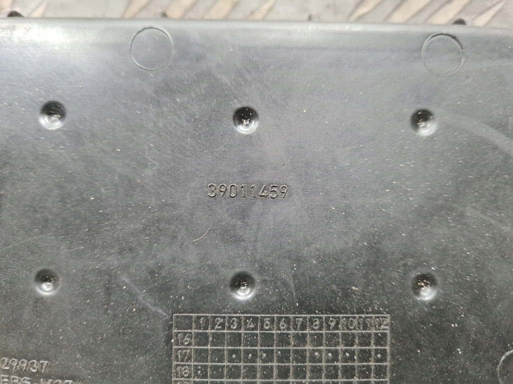 фото №5, Резиновый элемент защита бардачка туннель среднего opel crossland x