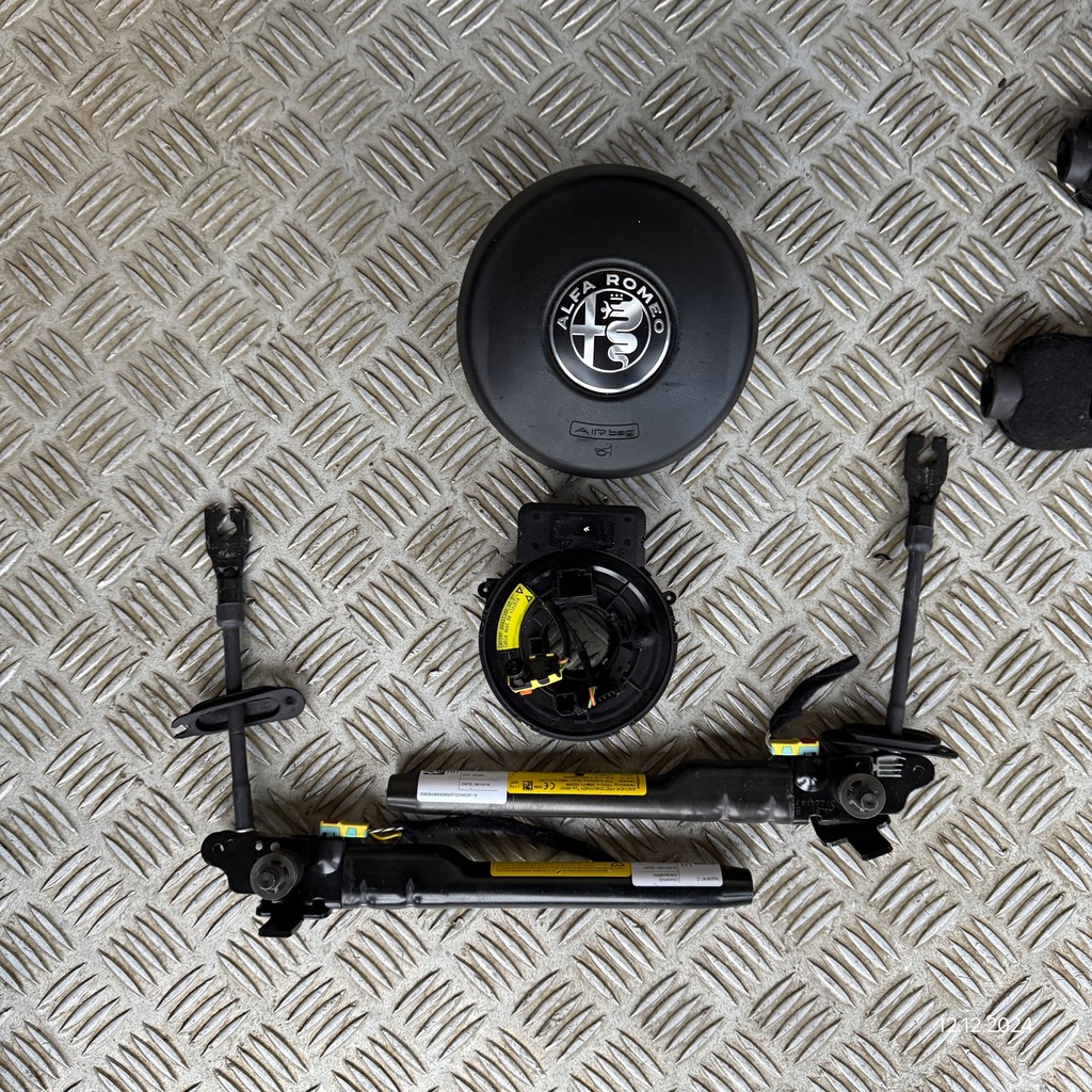 фото №3, Панель приладів комплектна подушка безпеки консоль ремені панель приладів alfa romeo stelvio 2017 rok