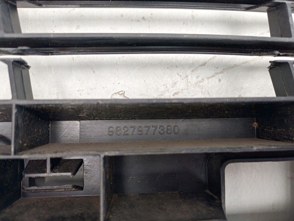 Peugeot 308 iii t10 2021- решётка средняя бампера перед 9827977380 ÷ Цена