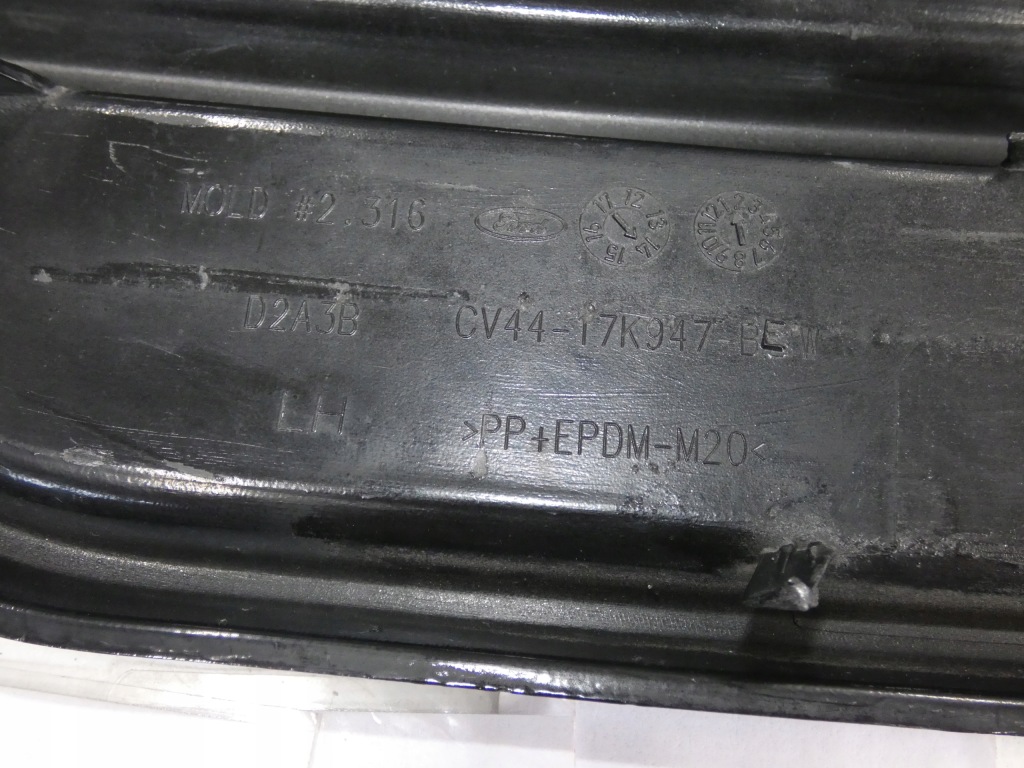 Решітка бампера ліва ford kuga 1 рестайлінг  318. Оригінал