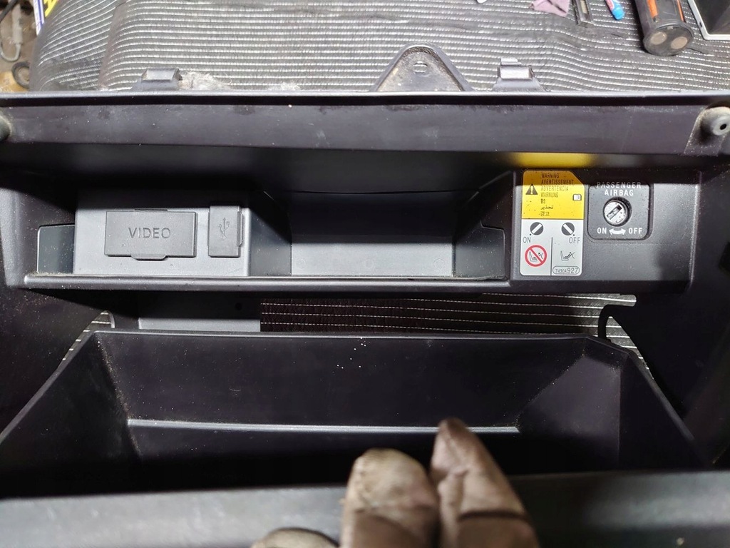 фото №10, Бардачок консолі пасажира mitsubishi pajero 4 iv eu