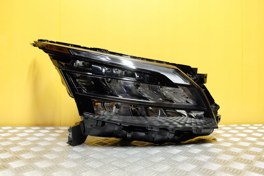 фото №1, Nissan pathfinder r53 2021- фара лампа full led права czarna usa