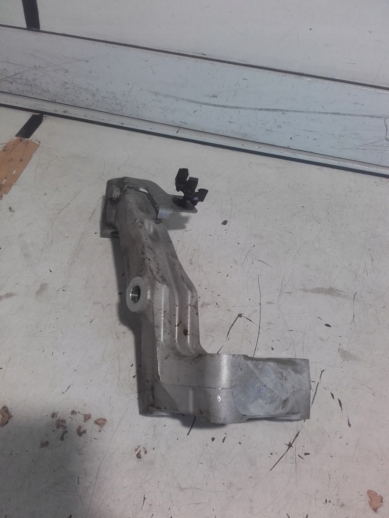 фото №2, Opel grandland кронштейн подрамник правое