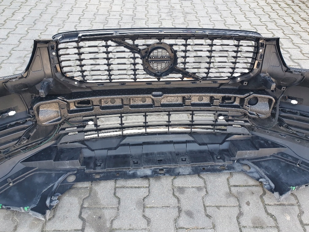 Volvo xc40 r-design 2018- бампер передний kompletny 4xpdc 717 super состояние Киев