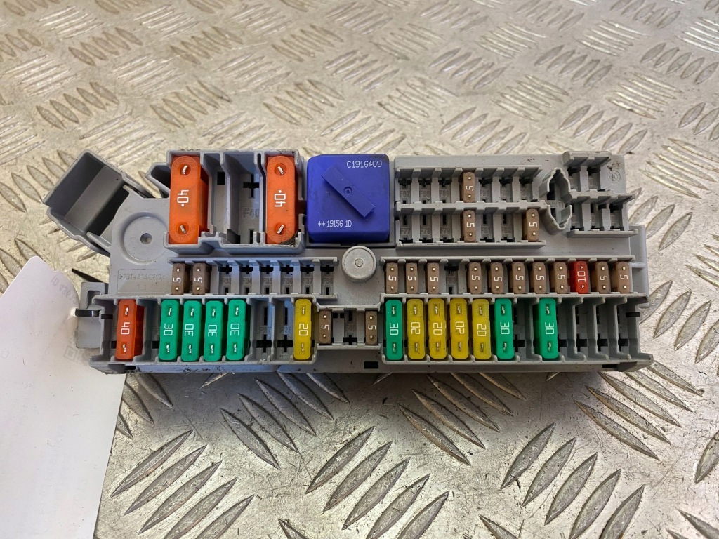 фото №1, Bmw 5 g30 g31 2020 рамка / модуль предохранителей 9350313