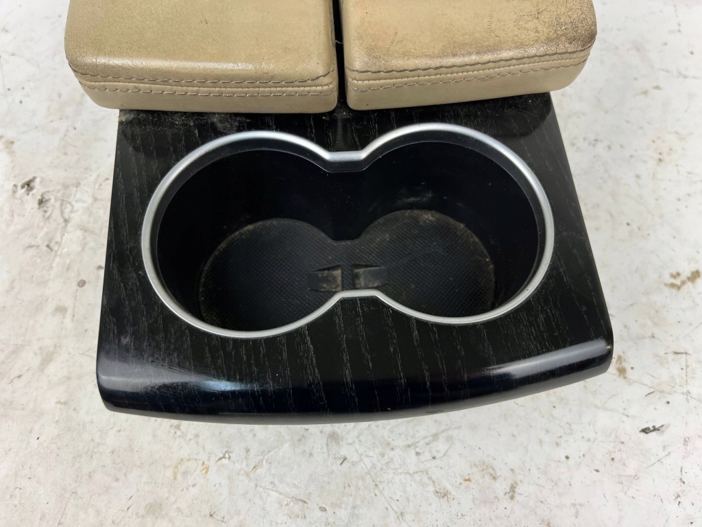 фото №6, Подлокотник консоли tesla model x 104880400a