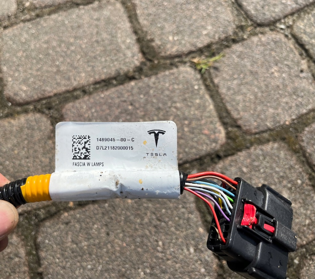 фото №10, Бампер передний tesla model y решётка электропроводка