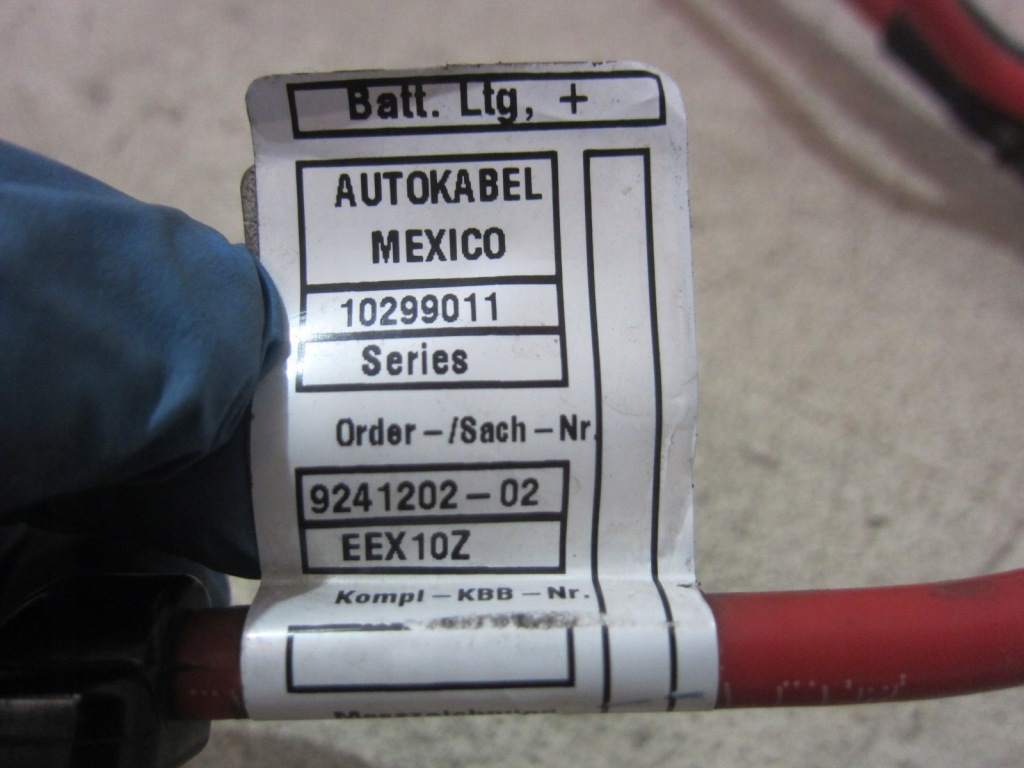 Bmw x3 f25 2.0 кабель шланг плюсовой красный аккумулятор 61129283786 Оригинал