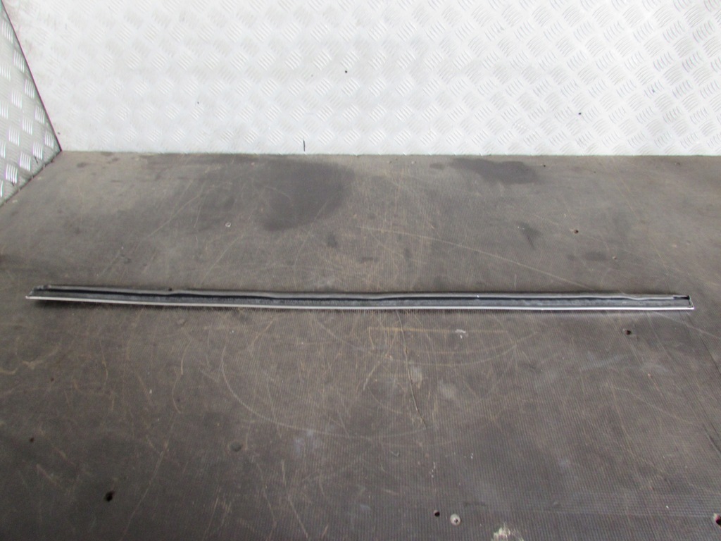 фото №6, Молдинг уплотнитель правый перед peugeot 5008 i 09-13r.