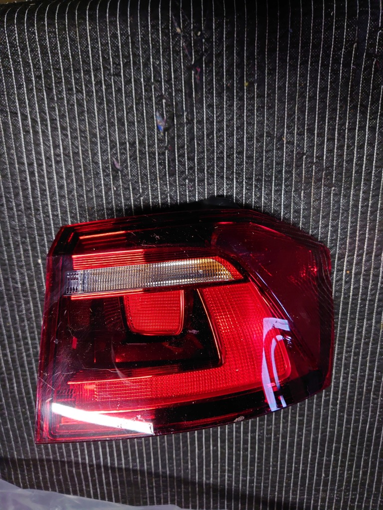 фото №1, Vw golf vii sportsvan лампа правая задняя 510945096l