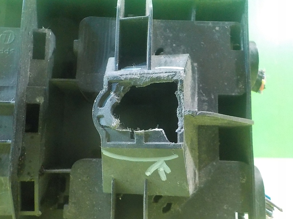 фото №5, Opel corsa e 1.4 t 15r hb 3d коробка предохранителей модуль bsi 95941608