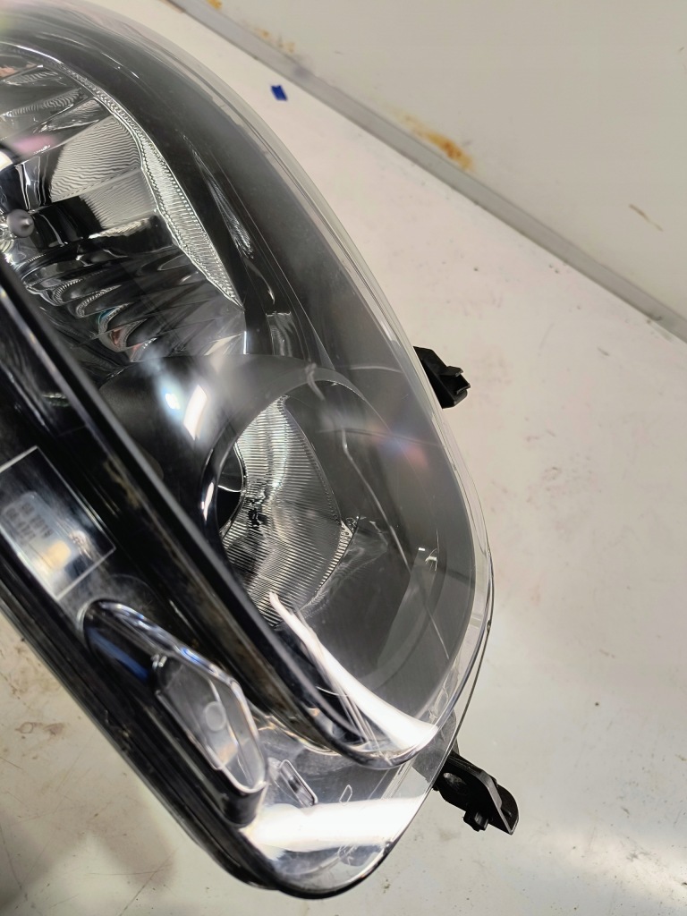 Microcar due mgo фара правий кронштейн  оригінал Зі Шроту