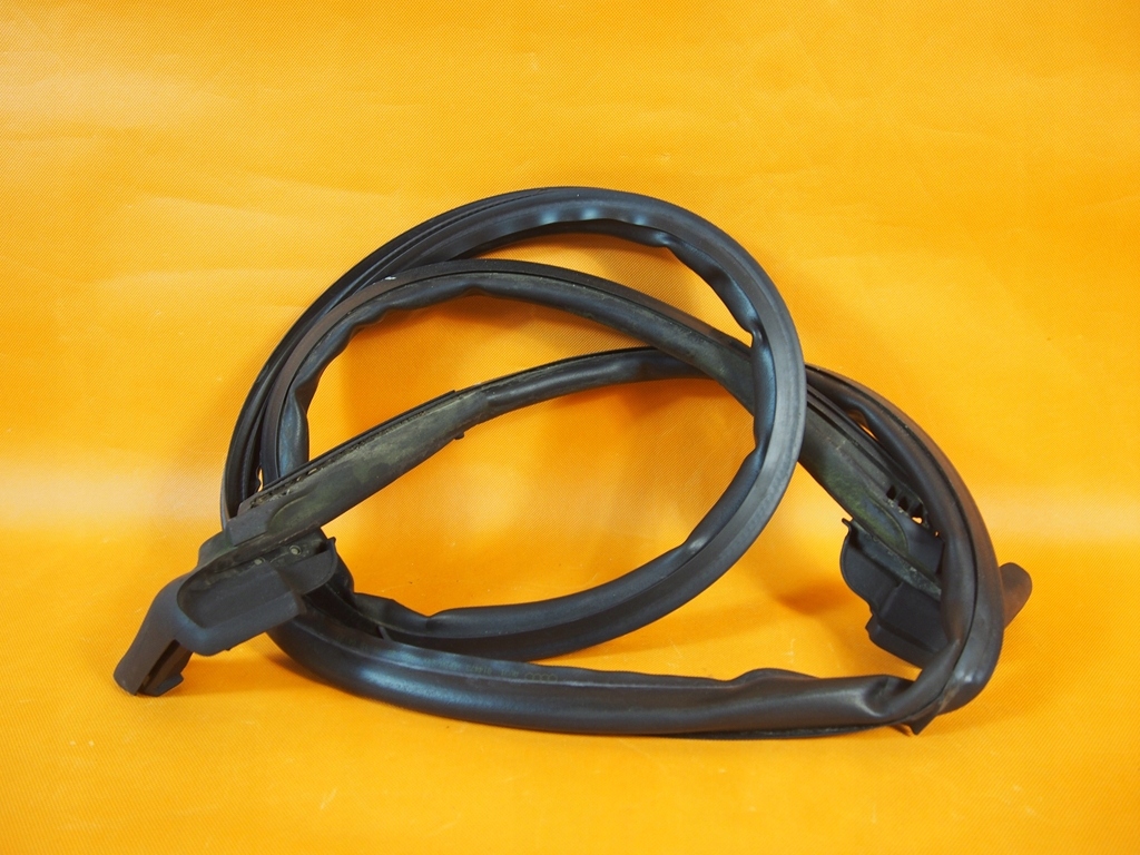 фото №1, Audi tt 8s cabrio прокладка крыша 8s7825397