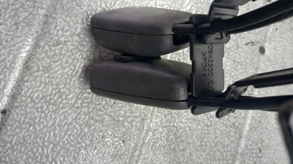 фото №4, Натяжитель поперечина правый задняя volvo v40 01r kombi 1.9dci