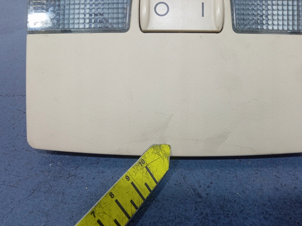 фото №5, Audi a6 c5 лампа потолочный перед передняя beż 4b0947105