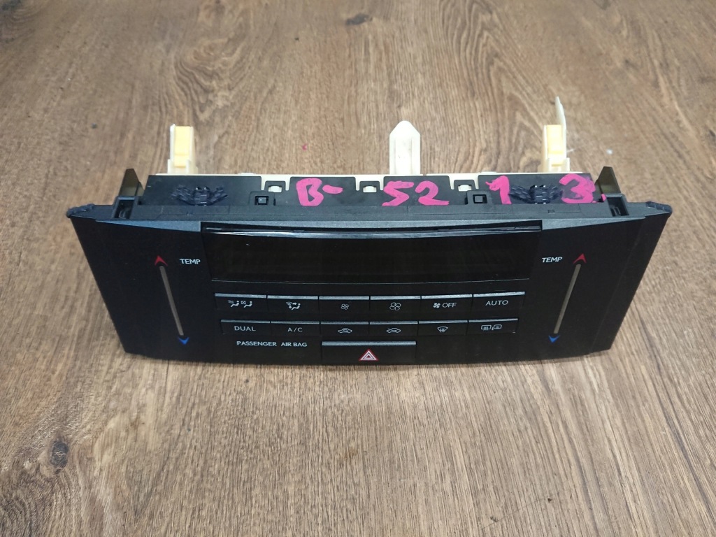 фото №1, Lexus is300h панель кондиционера 55900-53201