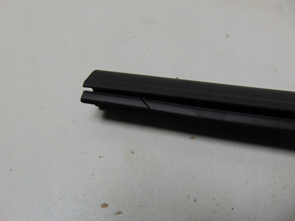 фото №12, Молдинг ущільнювач лівий перед vw t-roc 2ga837477