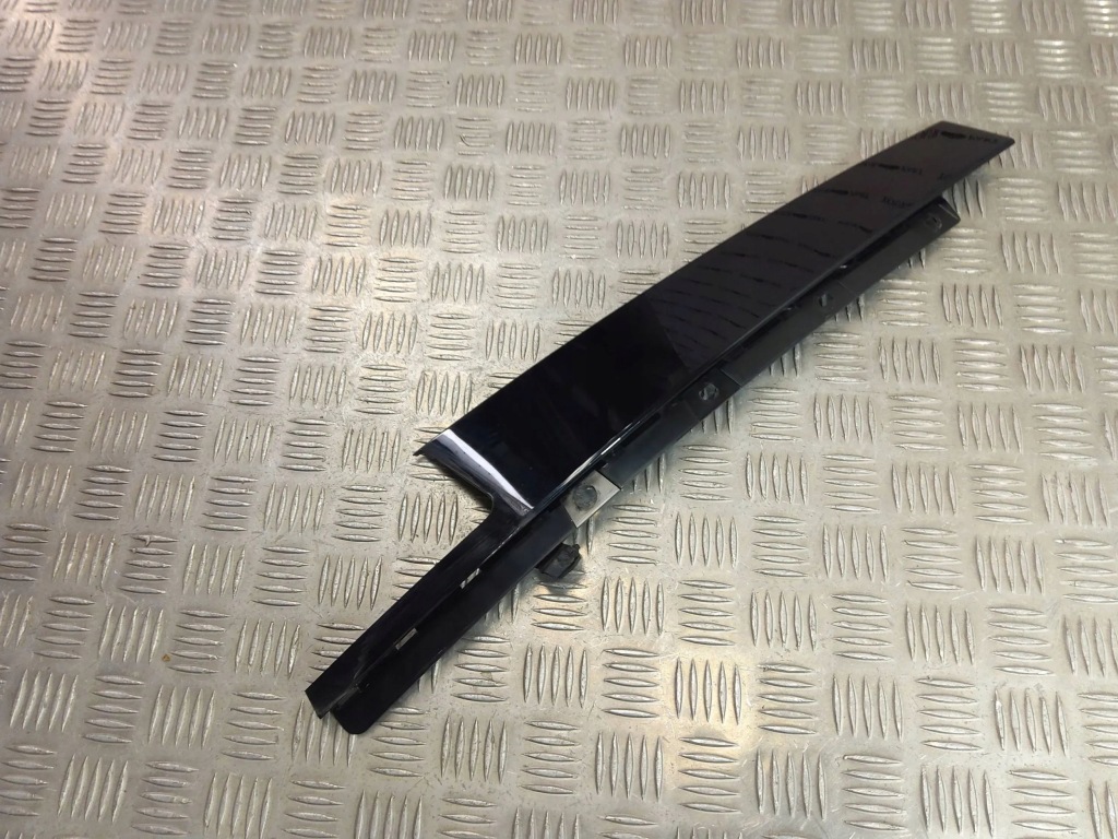 Bmw x1 f48 f49 2016 задний  сторона левая молдинг / прокладка стекло дверь задних в Украине