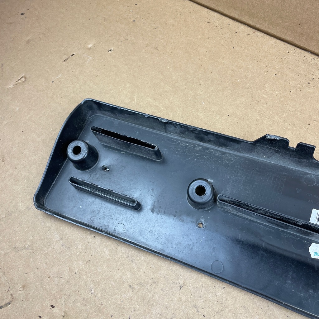 фото №9, Porsche taycan подкладка номерного знака pod номерной знак 9j1807287e 9j1.807.287.e