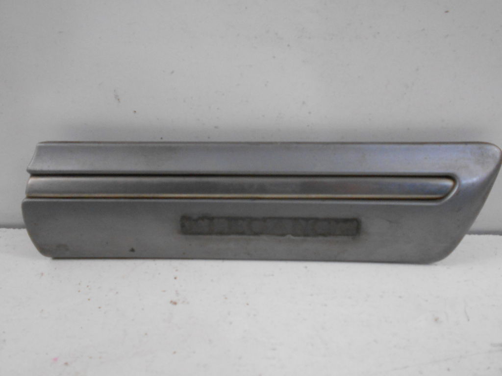 Купити Mercedes e w210 молдинг декоративна крила перед правий