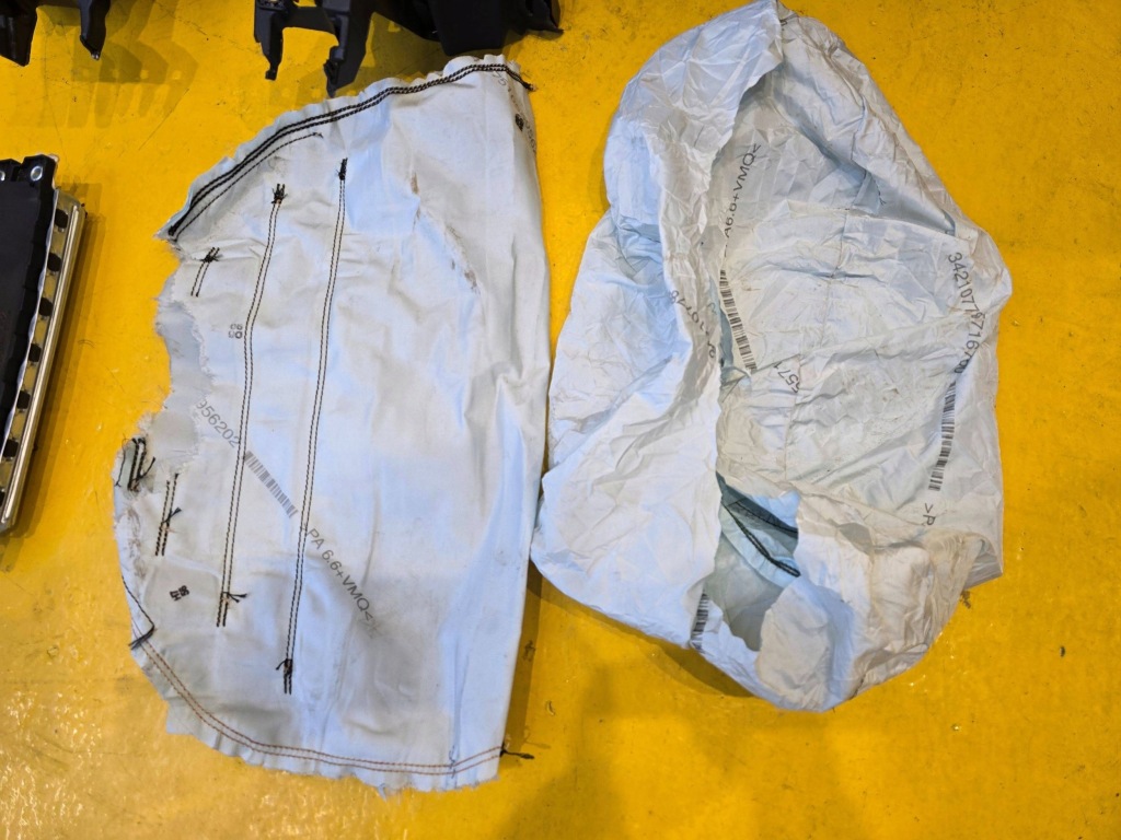 фото №9, Mercedes-benz eqc w293 n293 панель приладів консоль air bag wystrzł сірі