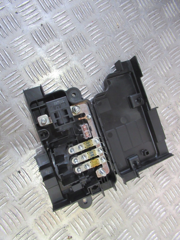 фото №1, Audi r8 420 06r- коробка запобіжників 420937548a