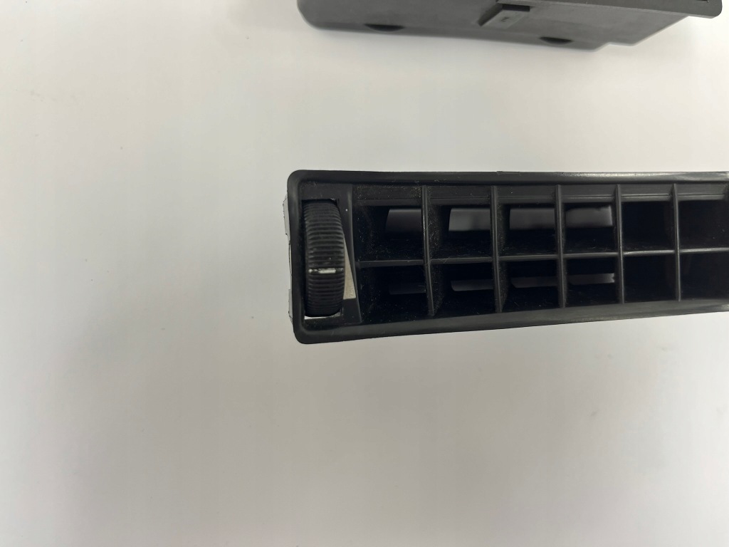 Решётка обдув правая mercedes w126 c126 se sel sec 1268310442 Оригинал